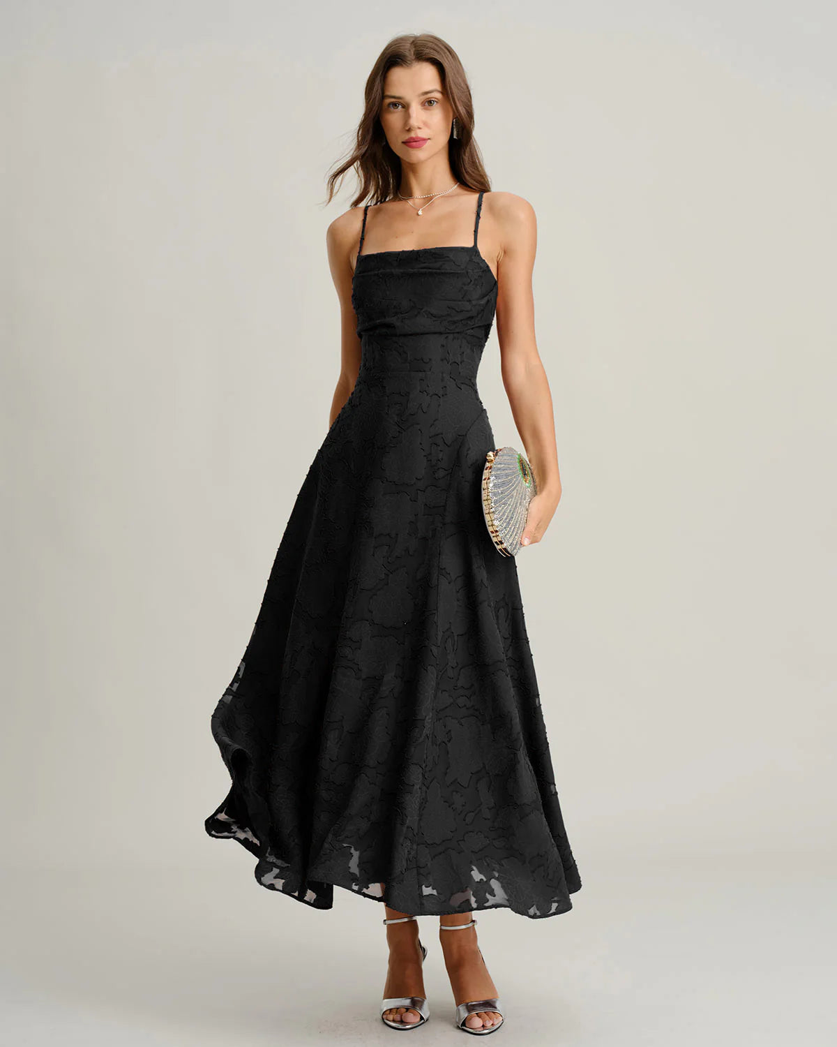 Vestido VESKA de gala de silueta en A confeccionado en exquisito tejido de Jacquard rígido.