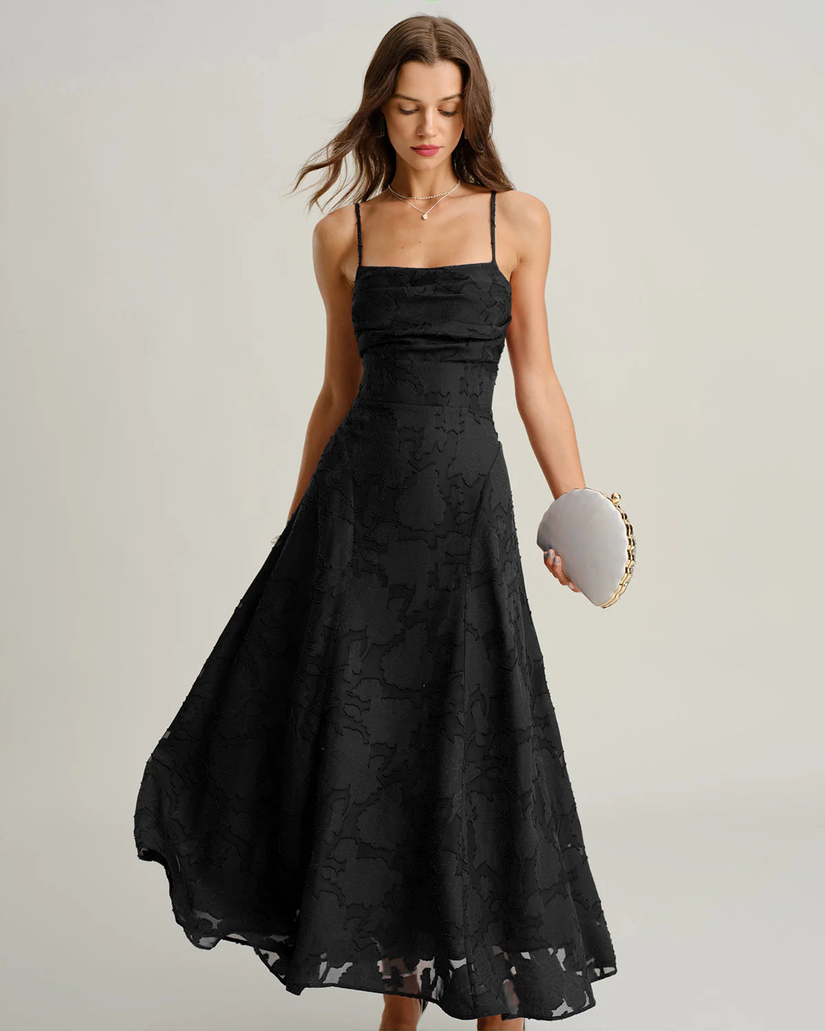 Vestido VESKA de gala de silueta en A confeccionado en exquisito tejido de Jacquard rígido.