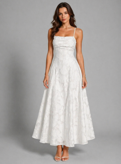 Vestido VESKA de gala de silueta en A confeccionado en exquisito tejido de Jacquard rígido.