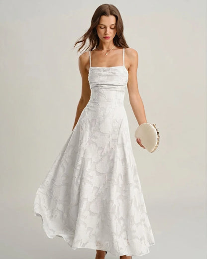 Vestido VESKA de gala de silueta en A confeccionado en exquisito tejido de Jacquard rígido.