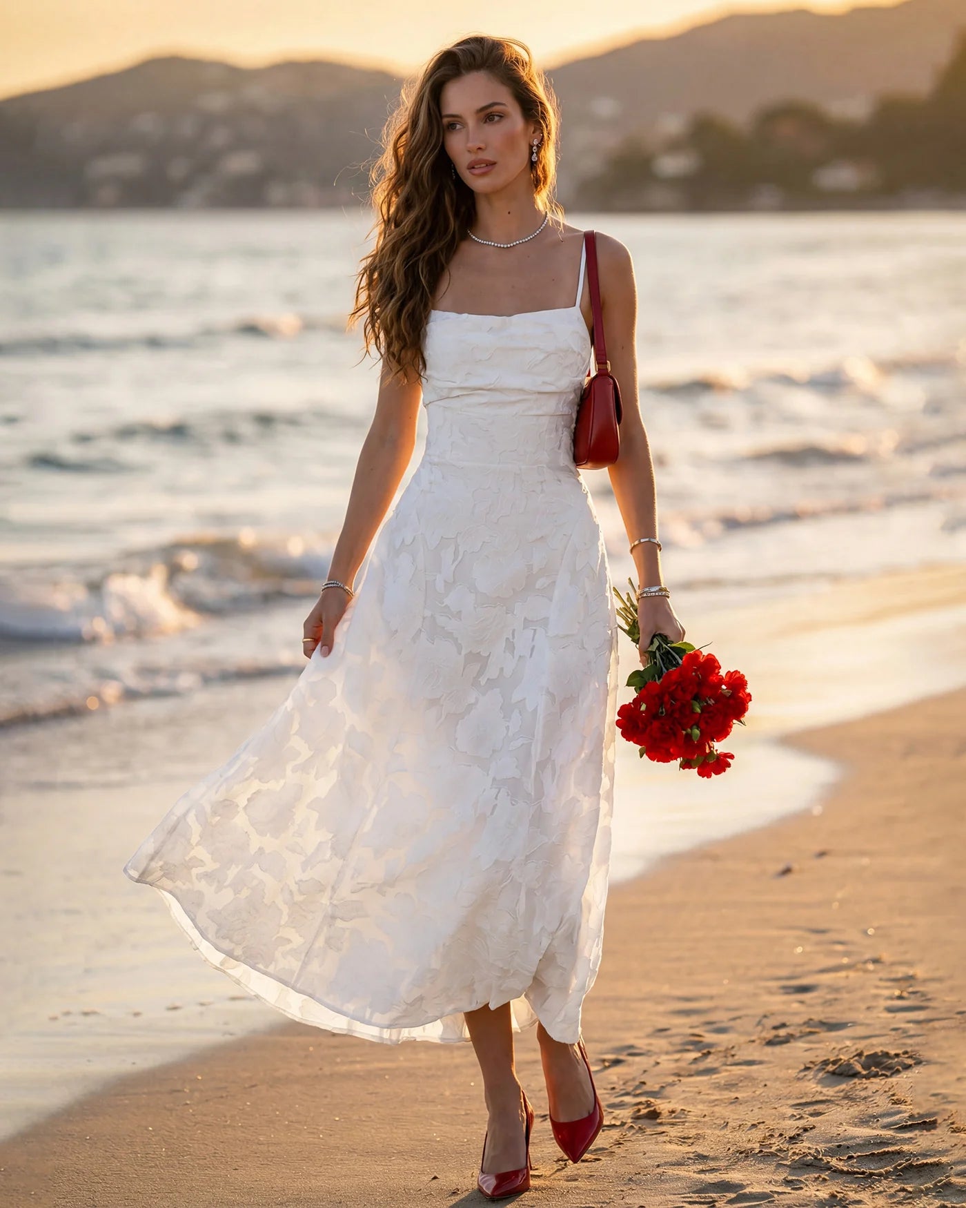 Vestido VESKA de gala de silueta en A confeccionado en exquisito tejido de Jacquard rígido.