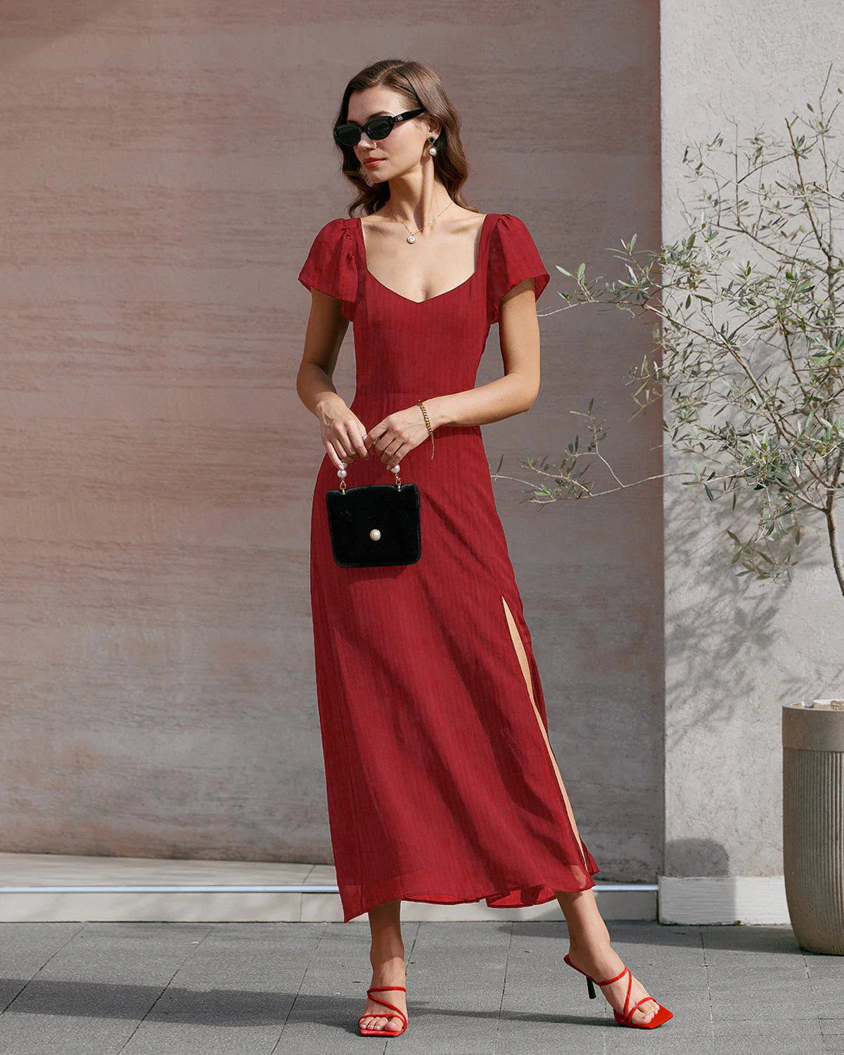Vestido de gala VESKA con silueta en A, confeccionado en un sofisticado tejido Jacquard de alta estructura.