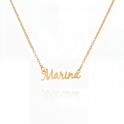 Collar de tenis personalizado de la marca Veska con nombre grabado, en color plateado y diseño elegante.