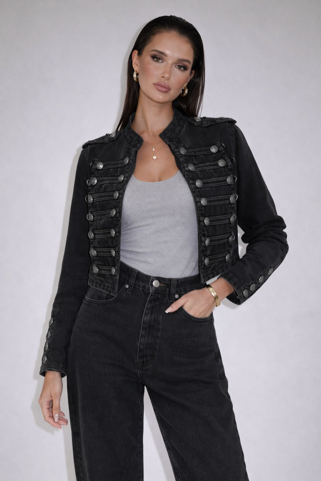 CHAQUETA CORTA ESTILO MILITAR CON BOTONES - Veska 