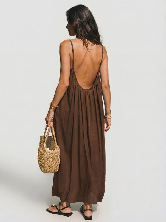Vestido Veska Lena con espalda abierta en diferentes colores, diseño elegante y moderno para ocasiones especiales.