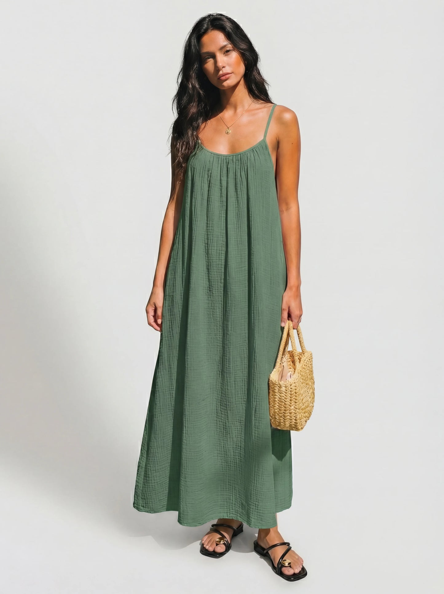 Vestido Veska Lena con espalda abierta, mostrado en diferentes colores, vestido elegante y moderno para ocasiones especiales.