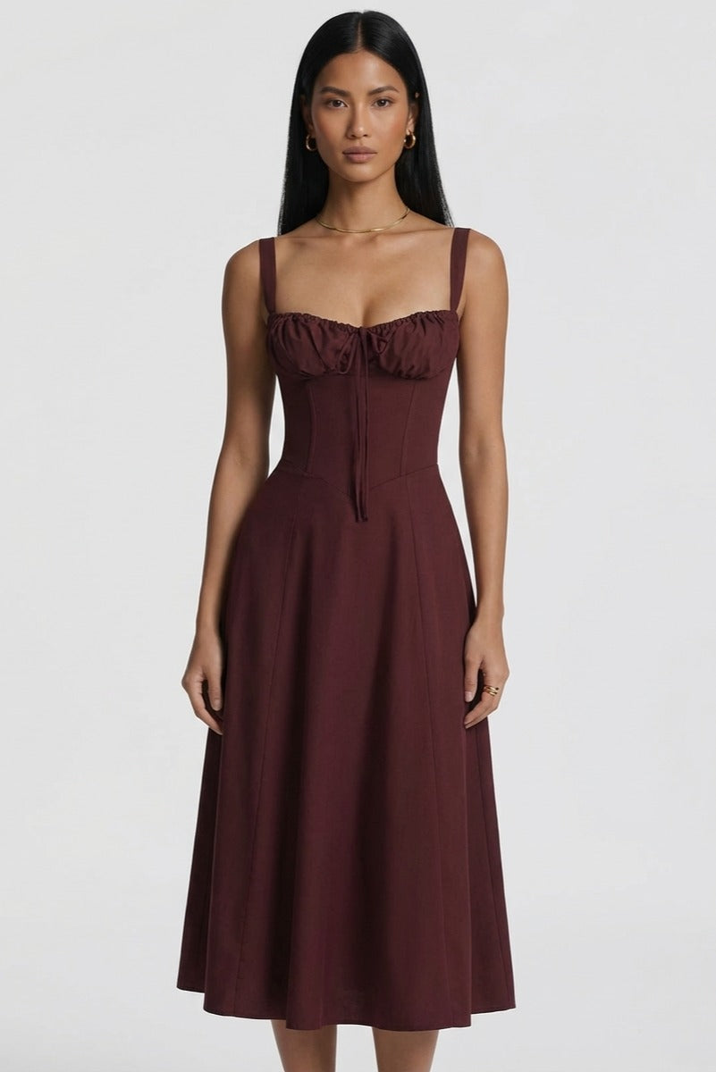 Vestido bustier de EVA de la marca Veska, en color negro, con diseño ajustado y detalles elegantes.