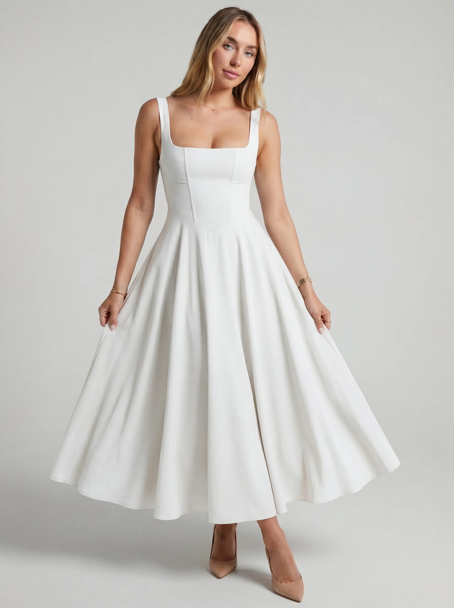 Vestido de vuelo Veska Melissa, con falda acampanada y detalles elegantes, visible en la imagen.