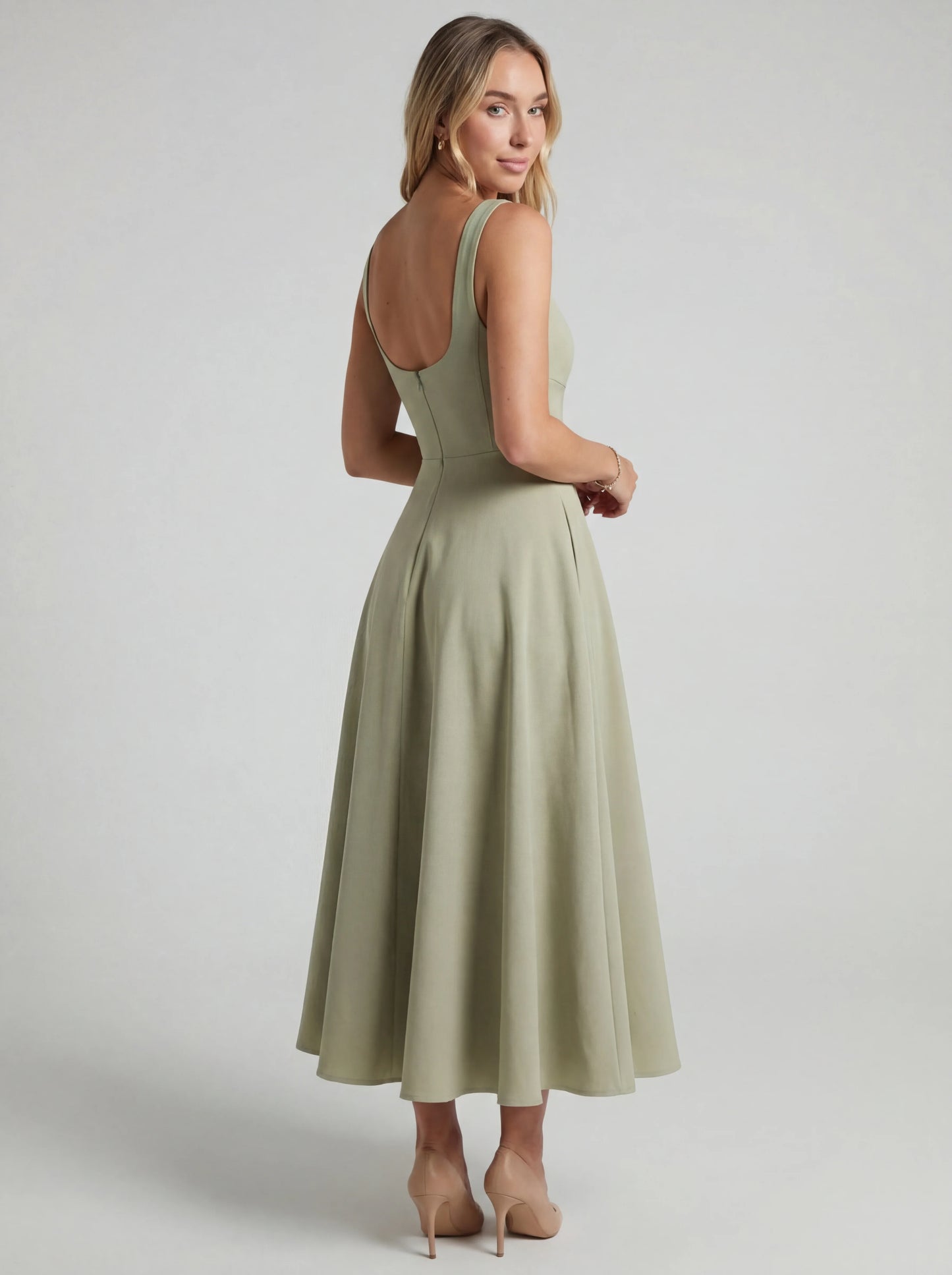 Vestido de vuelo Melissa de Veska con diseño ligero y elegante, con detalles en la parte superior y falda fluida.