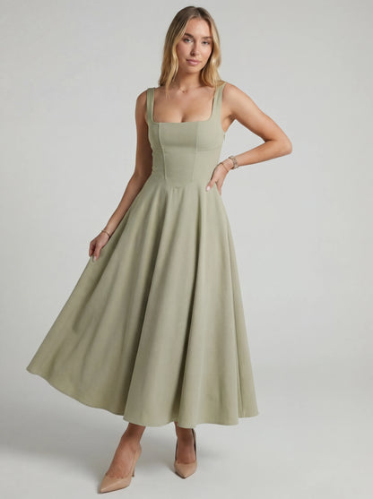 Vestido de vuelo Veska Melissa con diseño ligero y elegante, mostrado en color blanco con detalles delicados.