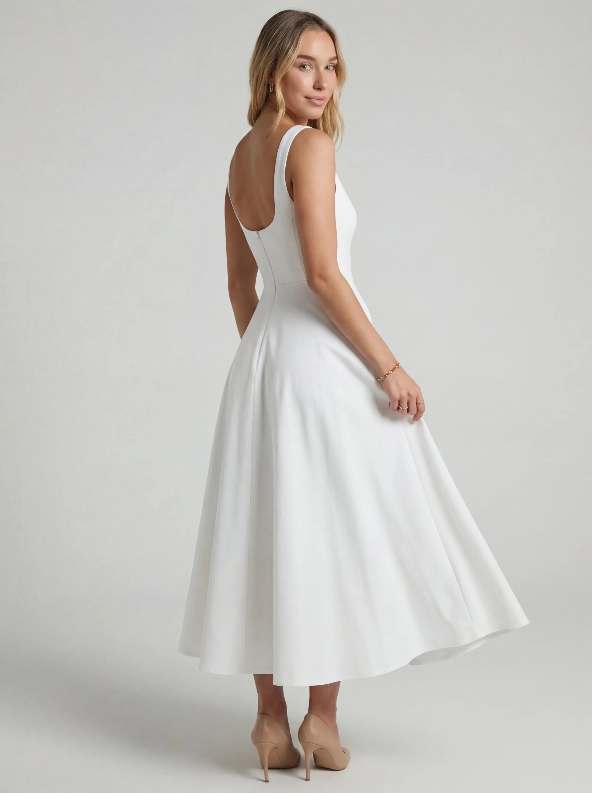 Vestido de vuelo Melissa de la marca Veska, diseño ligero y elegante, con detalles de vuelo en tela suave y moderna.