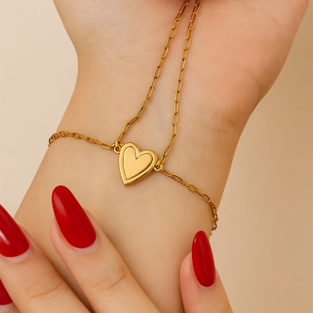 https://cdn.shopify.com/s/files/1/0972/7570/7656/files/herznahe_armband_upscaled.jpg?v=1768820477