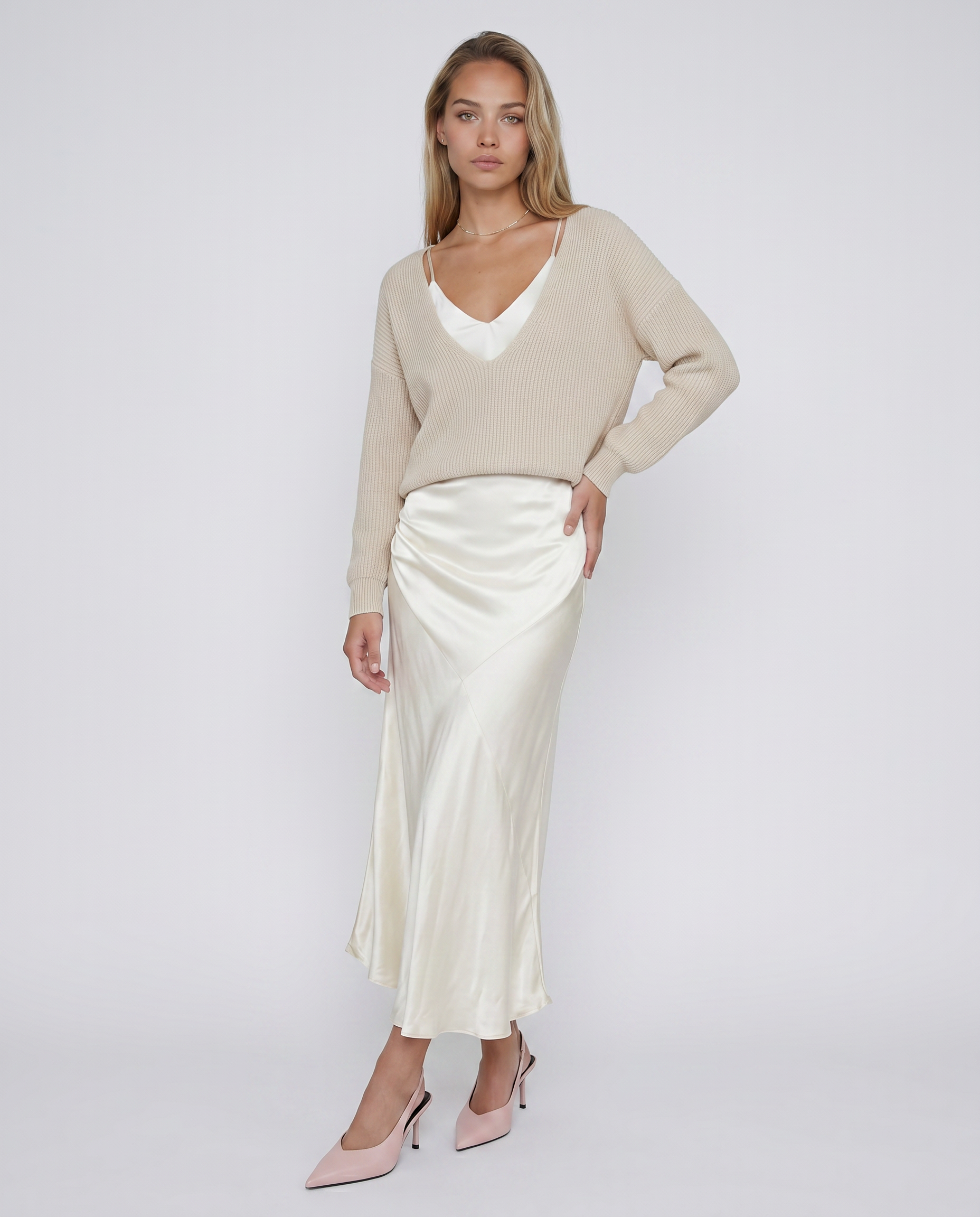 Vestido MARTINA de Veska con jersey suave, diseño elegante y cómodo, en tonos neutros y estilo moderno.