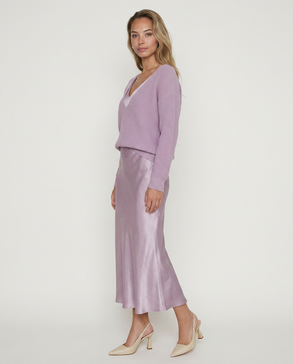 Vestido con jersey Martina de Veska, en color gris, con diseño elegante y cómodo para ocasiones casuales y especiales.