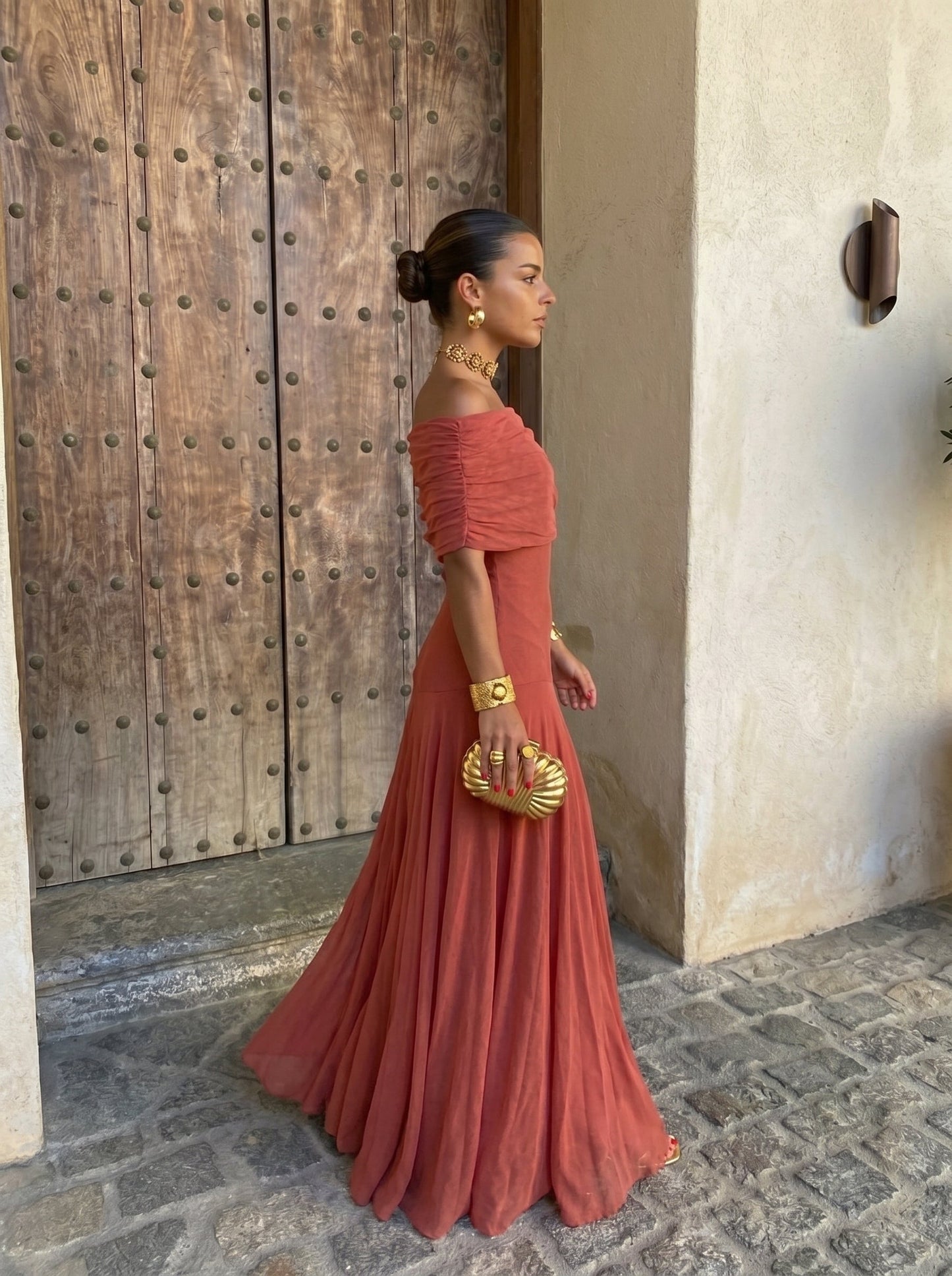 https://cdn.shopify.com/s/files/1/0979/1779/6693/files/posando_de_perfil_202604250047.jpg?v=1777070908