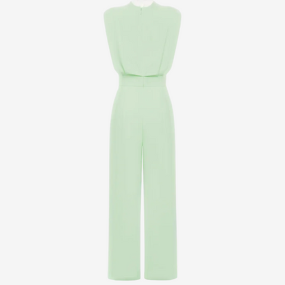 Vestido mono Veska con cinturilla ajustada y diseño estilizado, visible en la imagen.