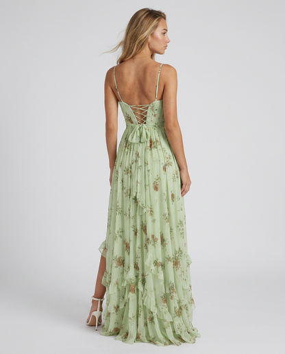 Vestido Veska Veronica con escote en V y volantes, diseño femenino y elegante, en color neutro, mostrado en la imagen.