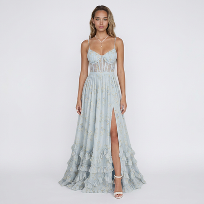 Vestido Veska Veronica con escote en V y detalles de volantes, diseño femenino y elegante, en color y estilo visible en la imagen.