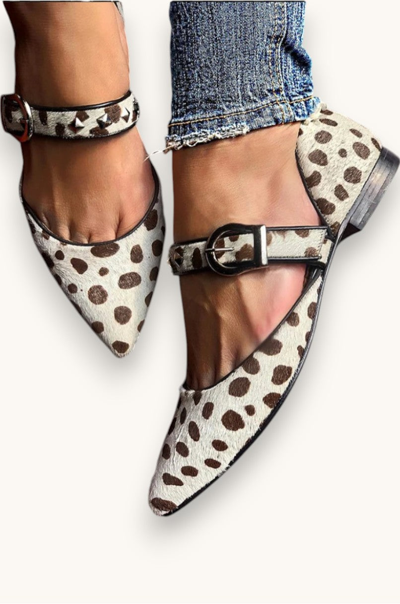 veska-merceditas-con-tachuelas-beige
